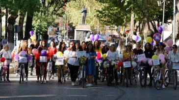 Süslü kadınlar Çankırı’da da pedalladı