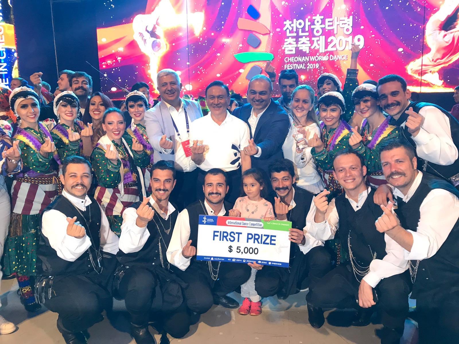 Türk Halk Oyunları Topluluğu’ndan dünya birinciliği