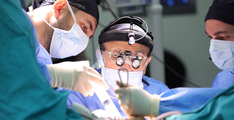Atina’daki tıp kongresine Türk cerrahlar damga vurdu