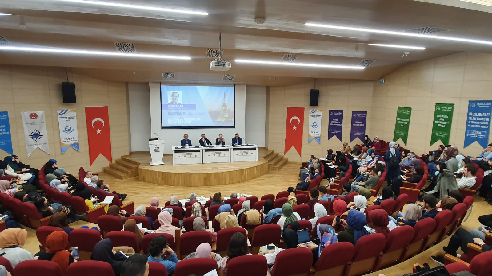 Uzmanlar ‘Eğitim ve Değerler Sempozyumu’nda buluştu