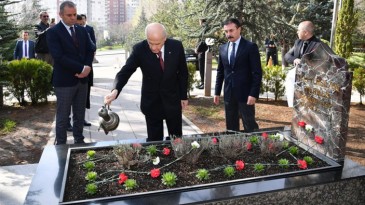 Alparslan Türkeş vefatının 23’üncü yılında mezarı başında anıldı