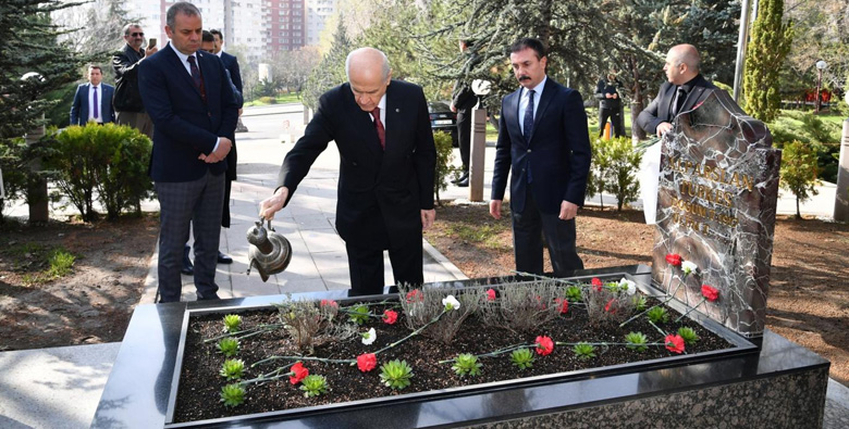 Alparslan Türkeş vefatının 23’üncü yılında mezarı başında anıldı