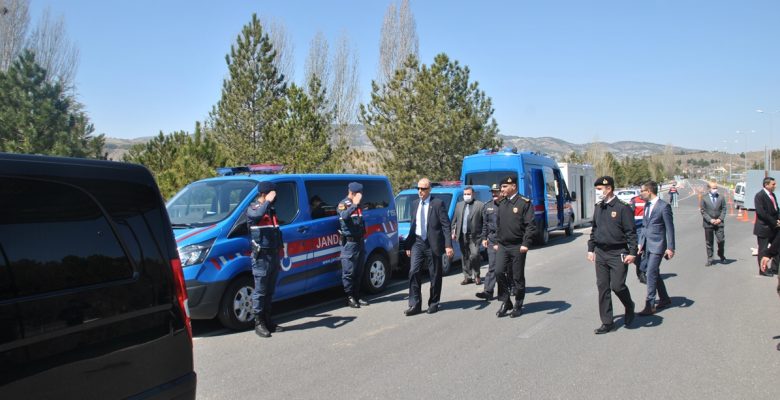 Vali Aktaş, Jandarma’nın Yol Kontrol Noktasını Ziyaret Etti