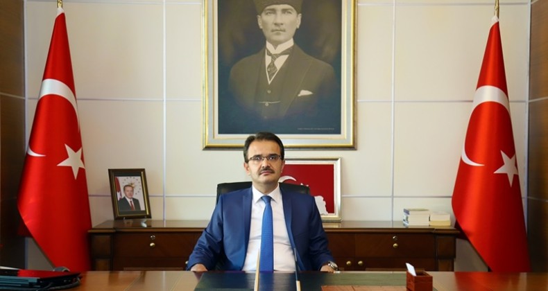 Vali Ayaz: 2021’de Sağlıklı ve Mutlu Günlerimize Tekrar Kavuşabilmeyi Arzu Ediyoruz