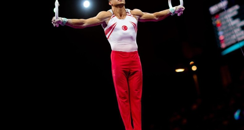 Adem Asil Cimnastik Dünya Şampiyonasında altın madalya kazandı