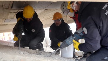 Tokat’ta seneryo gereği 6.7 büyüklüğünde depremde enkaz altında kalanlar kurtarıldı