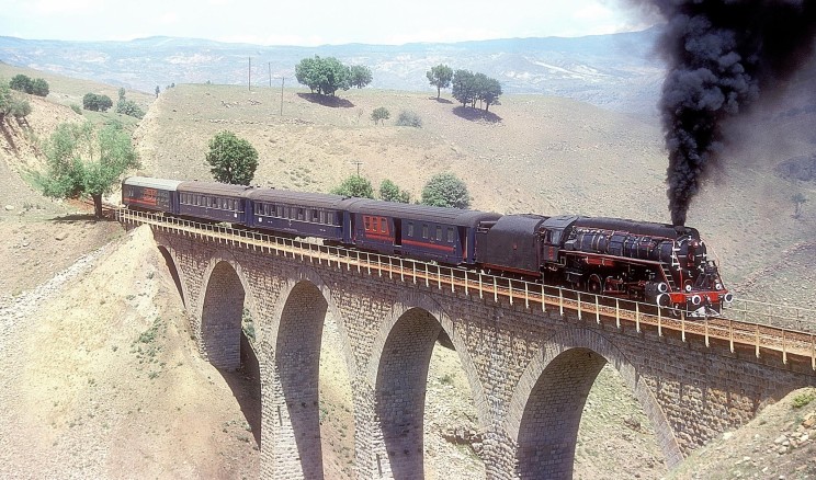 ÇANKIRI YOLCU TRENİNE KAVUŞUYOR