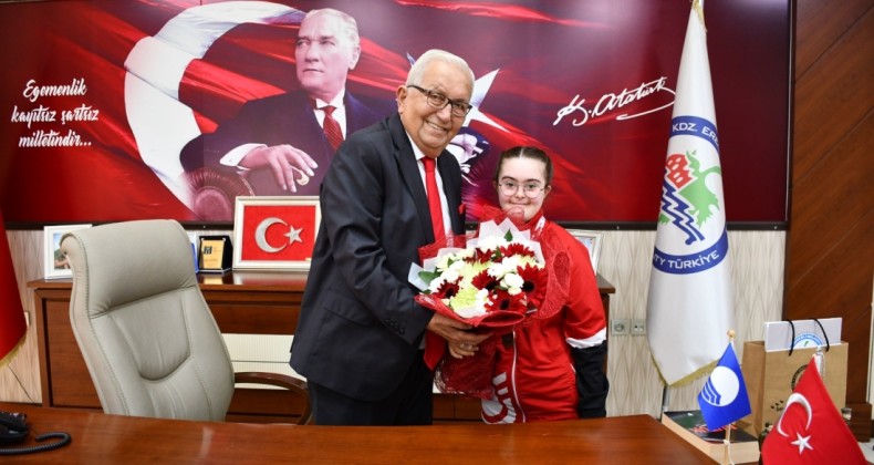 Başkan Posbıyık, Dünya üçüncüsü Zeynep’i ağırladı