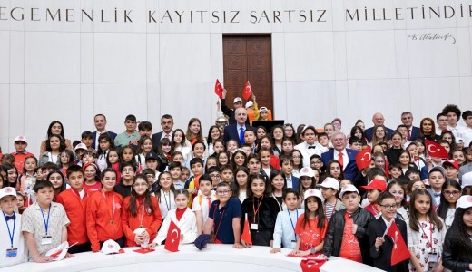 TBMM Çocuk Özel Oturumunu, 6. sınıf öğrencisi Aysima Arslan yönetti