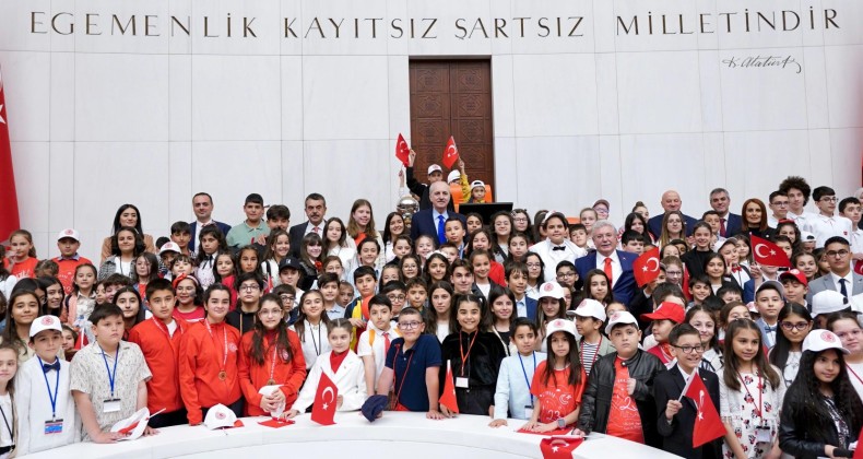 TBMM Çocuk Özel Oturumunu, 6. sınıf öğrencisi Aysima Arslan yönetti