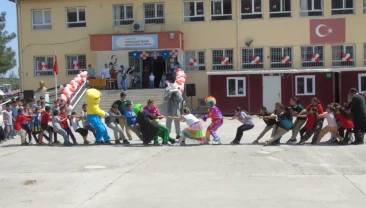 Gaziantep’teki depremzede çocuklar eğlendi