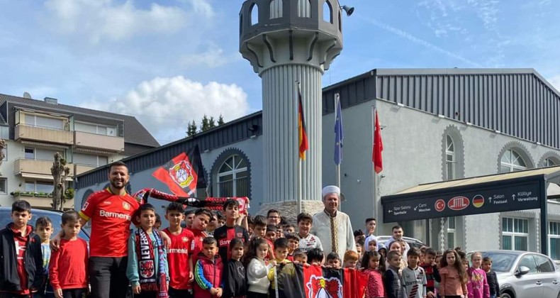 Leverkusen DİTİB Camii‘nden şehirin Bundesliga Şampiyonu’na kutlama