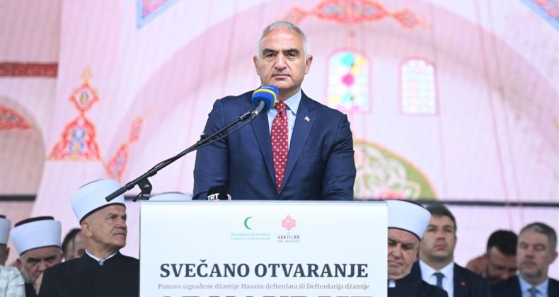 SIRPLAR TARAFINDAN DİNAMİTLE YIKILAN ARNAUDİYE CAMİİ YENİDEN İBADETE AÇILDI