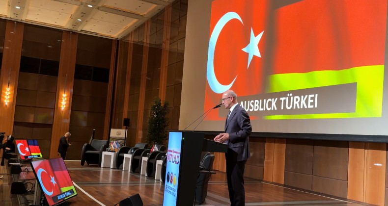 Maliye Bakanı Mehmet Şimşek Düselldorf’da