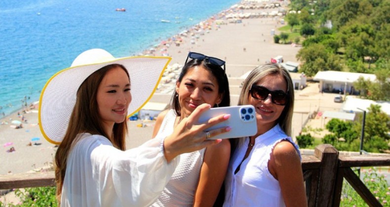 Antalya’ya gelen turist sayısı 2 milyonu geçti