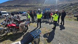 Kars’ta motosiklet sürücüleri bilgilendirildi – Birlik Haber Ajansı