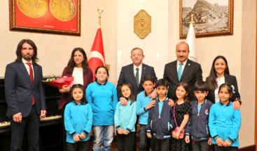Kars Valisi Polat, koltuğunu 4. sınıf öğrencisi Yusuf Hacıyusufoğlu’na devretti – Birlik Haber Ajansı