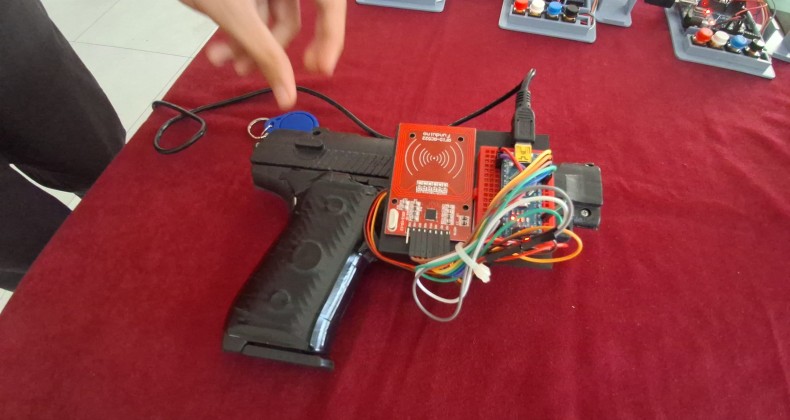 Beypazarı Fen Lisesi öğrencilerinden akıllı tabanca kılıfı – Birlik Haber Ajansı