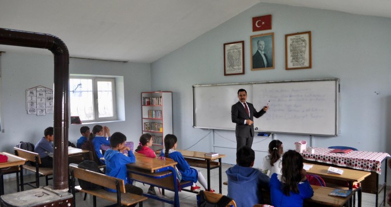 Akyaka Kaymakamı İsmail Demirtaş, okul ziyaretlerine devam ediyor – Birlik Haber Ajansı