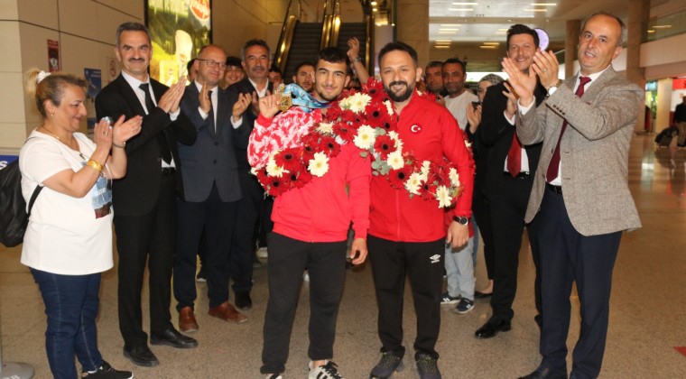 Dünya Şampiyonu Ramazan Efe Yılmaz’a Coşkulu Karşılama!