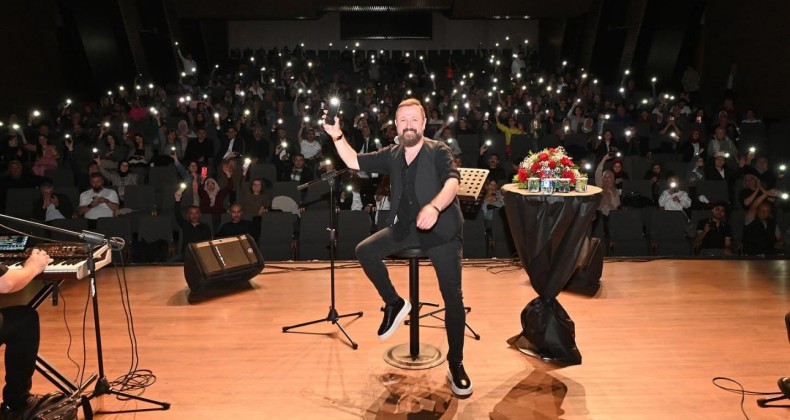 Talha Bora Öge ve orkestrası ile şiir ve türkü şöleni yaşandı – Birlik Haber Ajansı