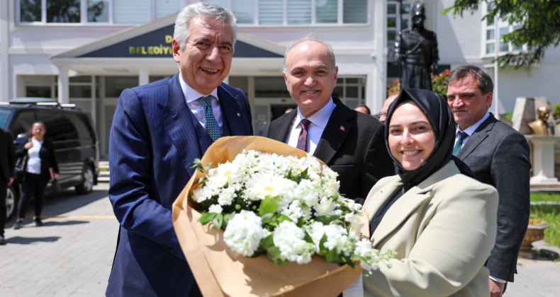 İSO Başkanı Erdal Bahçıvan, Düzce’de “Mobilya Kent” projesine tam destek verdi – Birlik Haber Ajansı