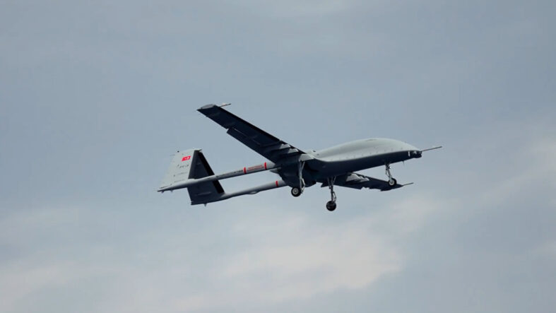 Bayraktar TB3, TCG Anadolu’ya yapay zeka desteğiyle indi